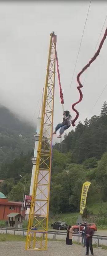 Trabzon'da 'İnsan sapanı'nın halatı koptu, Semanur havada asılı kaldı 3